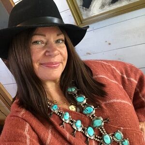 Meet your Posher, Linda